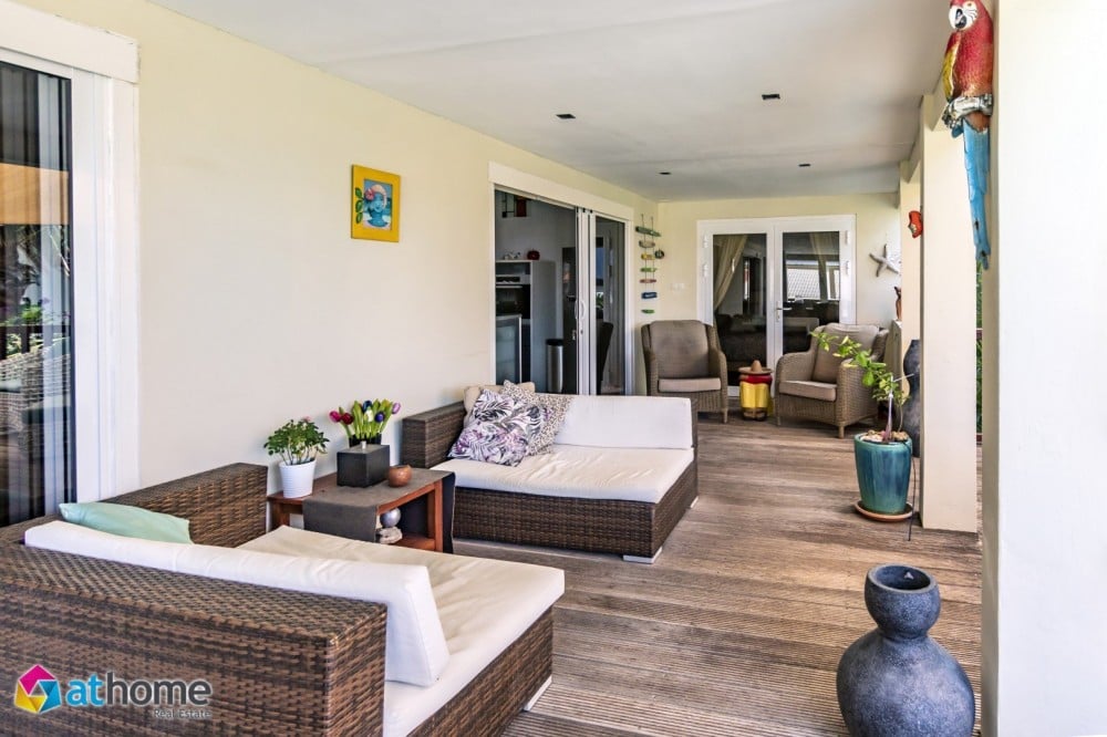Luxe Villa met Zwembad en Appartement in Vista Royal te Koop